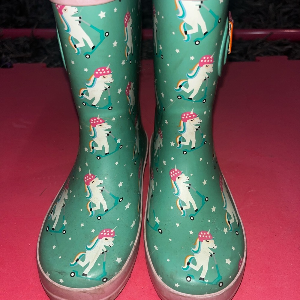 UGC kids rain boots